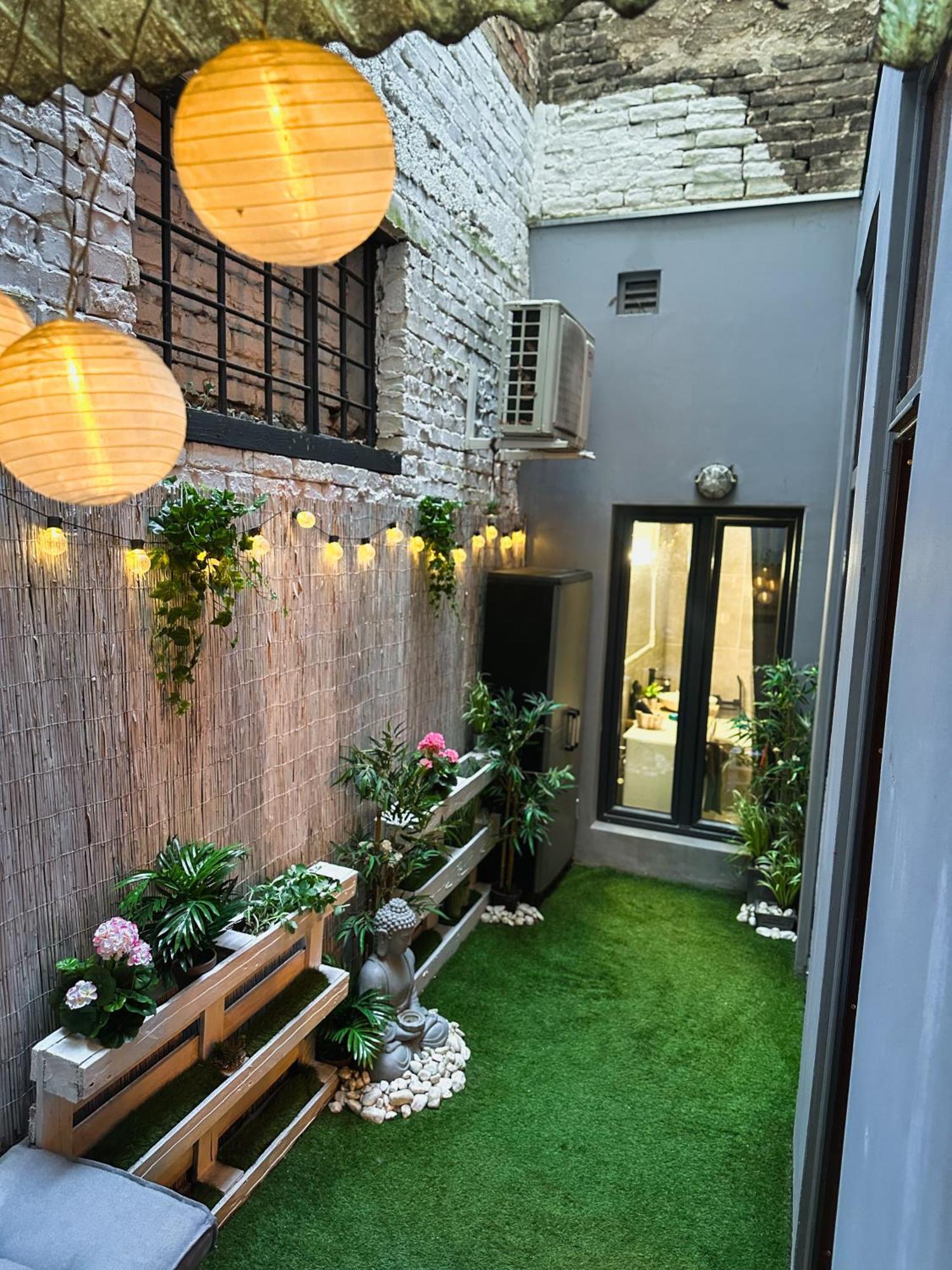 Apartament Urban With Private Garden Near Andrassy *